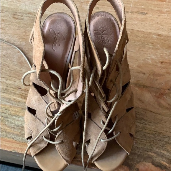 Joie heels - Picture 4 of 8